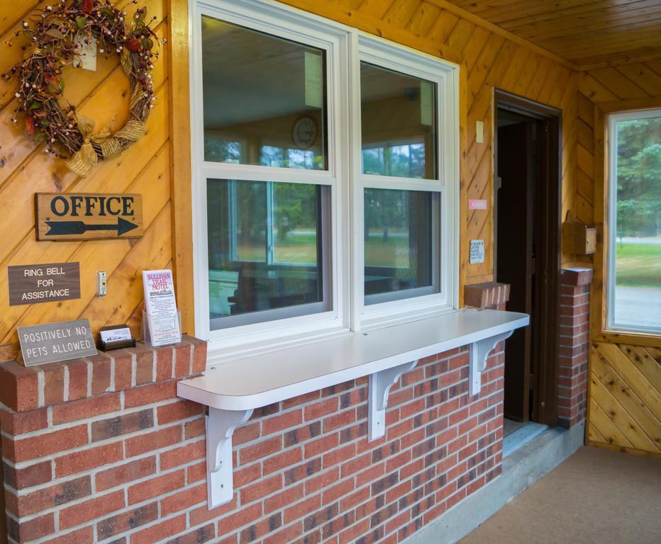 Sullivan Trail Inn & Suites Pocono Lake Exterior foto