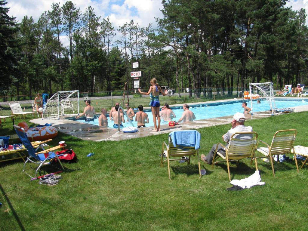 Sullivan Trail Inn & Suites Pocono Lake Exterior foto