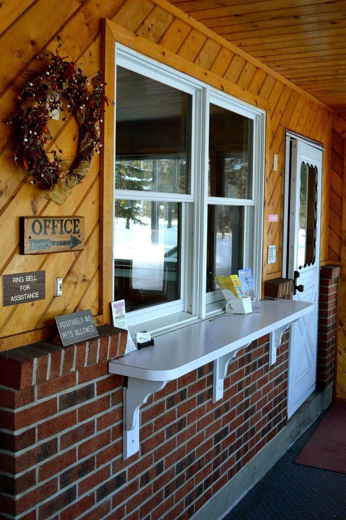 Sullivan Trail Inn & Suites Pocono Lake Exterior foto