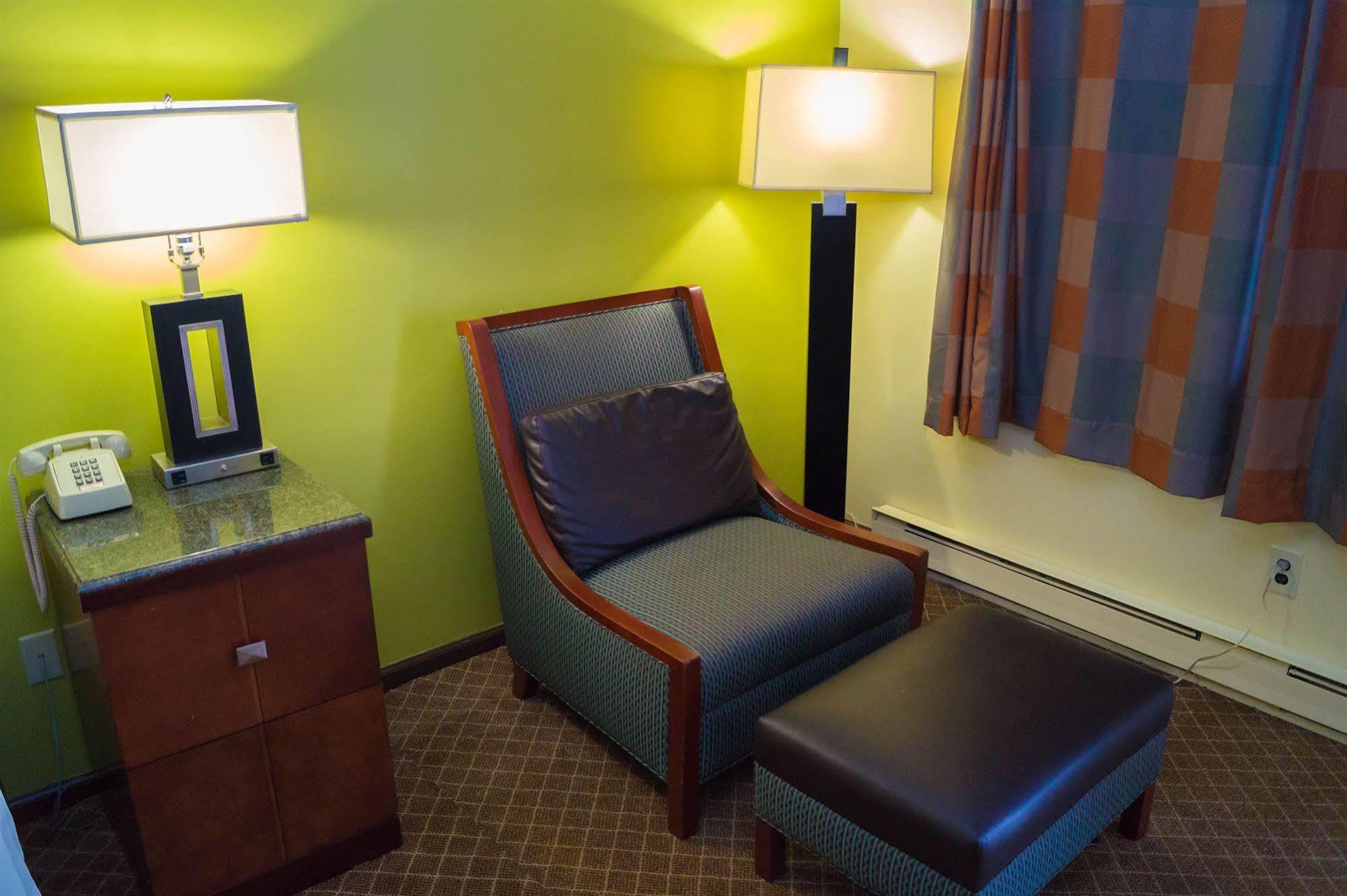 Sullivan Trail Inn & Suites Pocono Lake Exterior foto